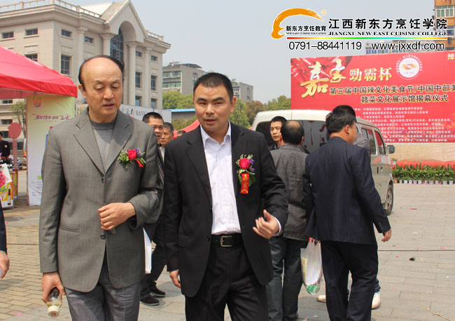<a href=http://www.jxxdf.com target=_blank class=infotextkey>¶ѧԺ</a>Ժ⿴ʦ߱彻̸~.jpg
