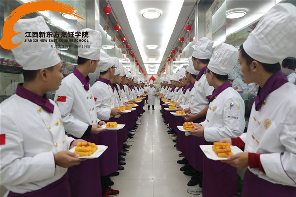 <a href=http://www.jxxdf.com target=_blank class=infotextkey>江西新东方烹饪学院</a>实操.jpg