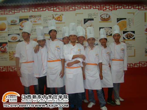 <a href=http://www.jxxdf.com target=_blank class=infotextkey>¶ѧԺ</a>ͬѧڸӲչʾϺӰ~.jpg