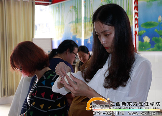 <a href=http://www.jxxdf.com target=_blank class=infotextkey>¶ѧУ</a>.jpg