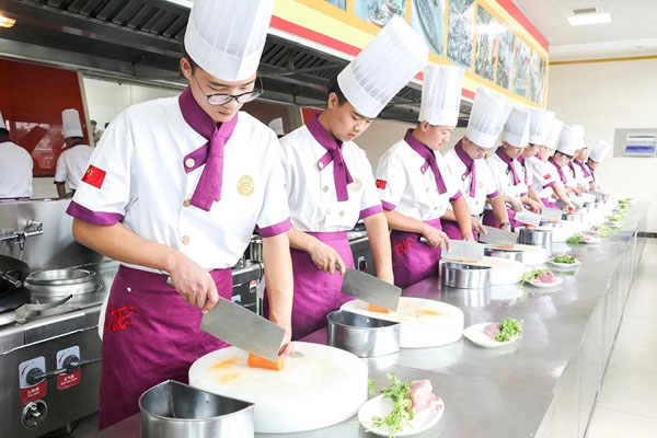 <a href=http://www.jxxdf.com target=_blank class=infotextkey>江西新东方烹饪学院</a>学费.jpg