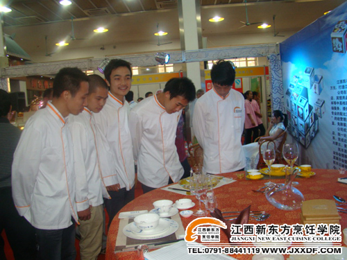 <a href=http://www.jxxdf.com target=_blank class=infotextkey>¶ѧԺ</a>ͬѧǲιչ~.jpg