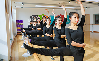 �׶�����